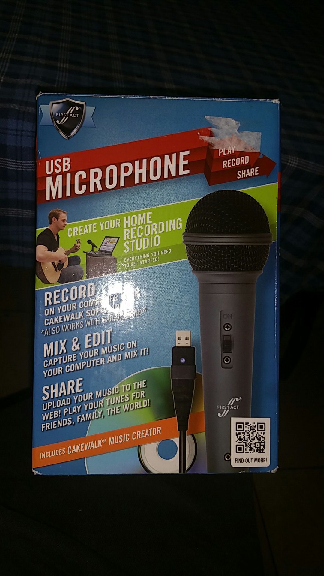 USB microphone by First Act