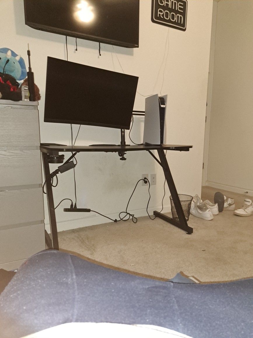 gaming desk 