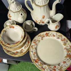 Vintage Metlox Poppytrail California provincial set