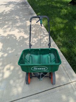 Scotts SpeedyGreen Broadcast Spreader