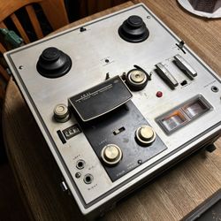Vintage Akai #1710 Reel To Reel Tape Player / Recorder,  4 Track, Stereophonic