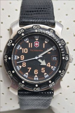 1998 Victorinox Swiss Army Sportline M.L Award Black Dial Men's Field Watch 37mm