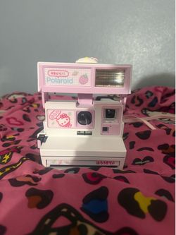 Hello Kitty Polaroid 600 by Retrospekt