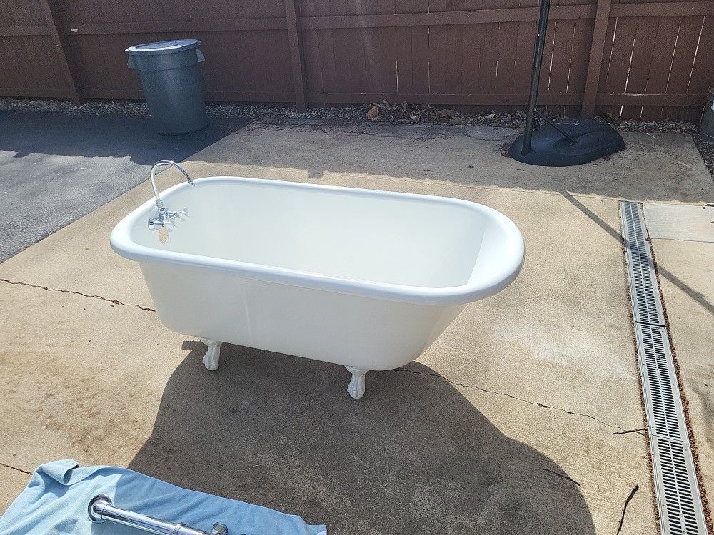 Castiron Clawfoot Bathtub for Sale in Naperville, IL OfferUp