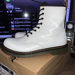 Dr. Martens ROMARIO Boots! White! Unisex Doc Martens