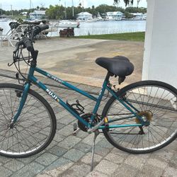 FUJI SUPREME WOMENS  15 SPEED BICYCLE