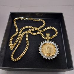 14K gold filled 4mm Cuban link chain and pendant