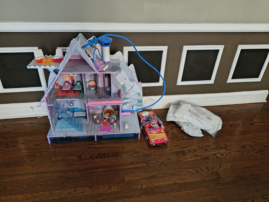 Lol Surprise Winter Disco Chalet Doll House W/ Accessories