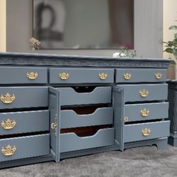 Sale✨Gorgeous King Charcoal Dresser & Chest 