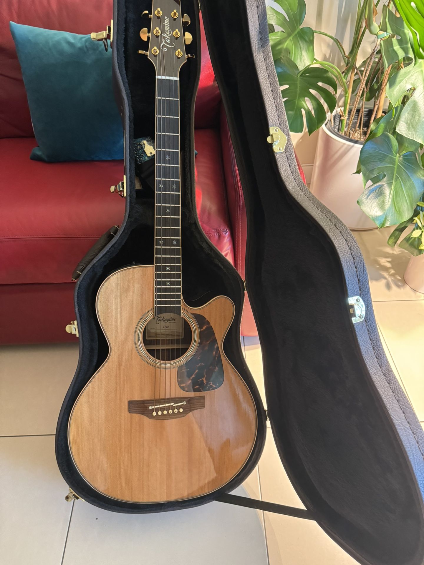 Takamine P7NC Pro Series Electric Guitar