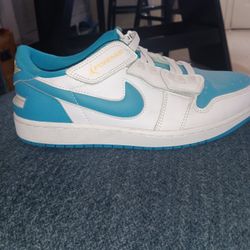 Jordan 1 Low Flyease