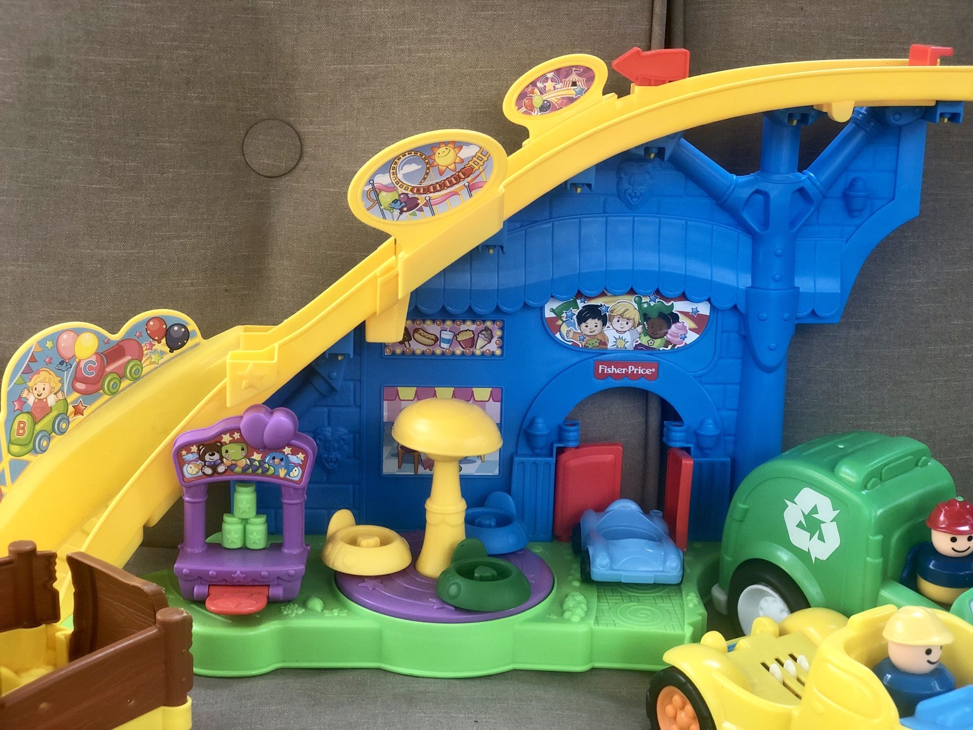 Fisher-Price Little People Lot- Great Condition!