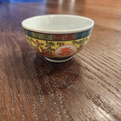 Vintage Old Chinese Porcelain Ceramic Red Yellow Blue Longevity Tea Cup Bowl, good condition 