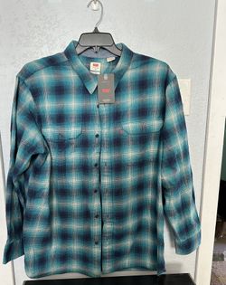 Levi’s Men’s Flannel Shirt.  New With Tags