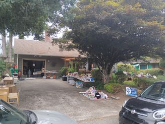 Garage / yard sale