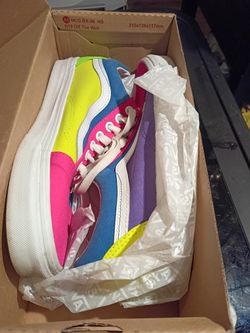 VANS OLD SKOOL  " COLOR BLOCK " SIZE 6   MALE. 8.0 FEMALE