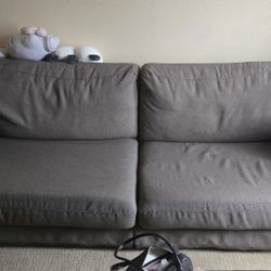 Very comfy Grey couch - fits 4 to 5 people - good condition