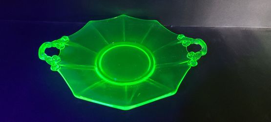 Beautiful Vintage Green Uranium Double Handles Platter