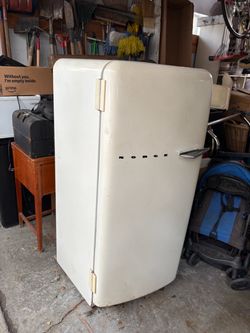 Refrigerator vintage Norge works great