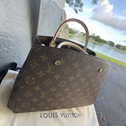 LOUIS VUITTON Palais