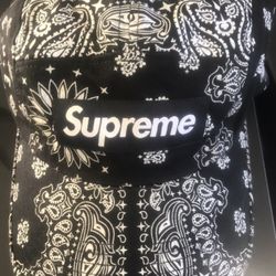 Supreme bandana camp cap black red navy blue box logo tee shirt hoodie jacket beanie paisley af1 air force one deck keychain tnf silk small box bag