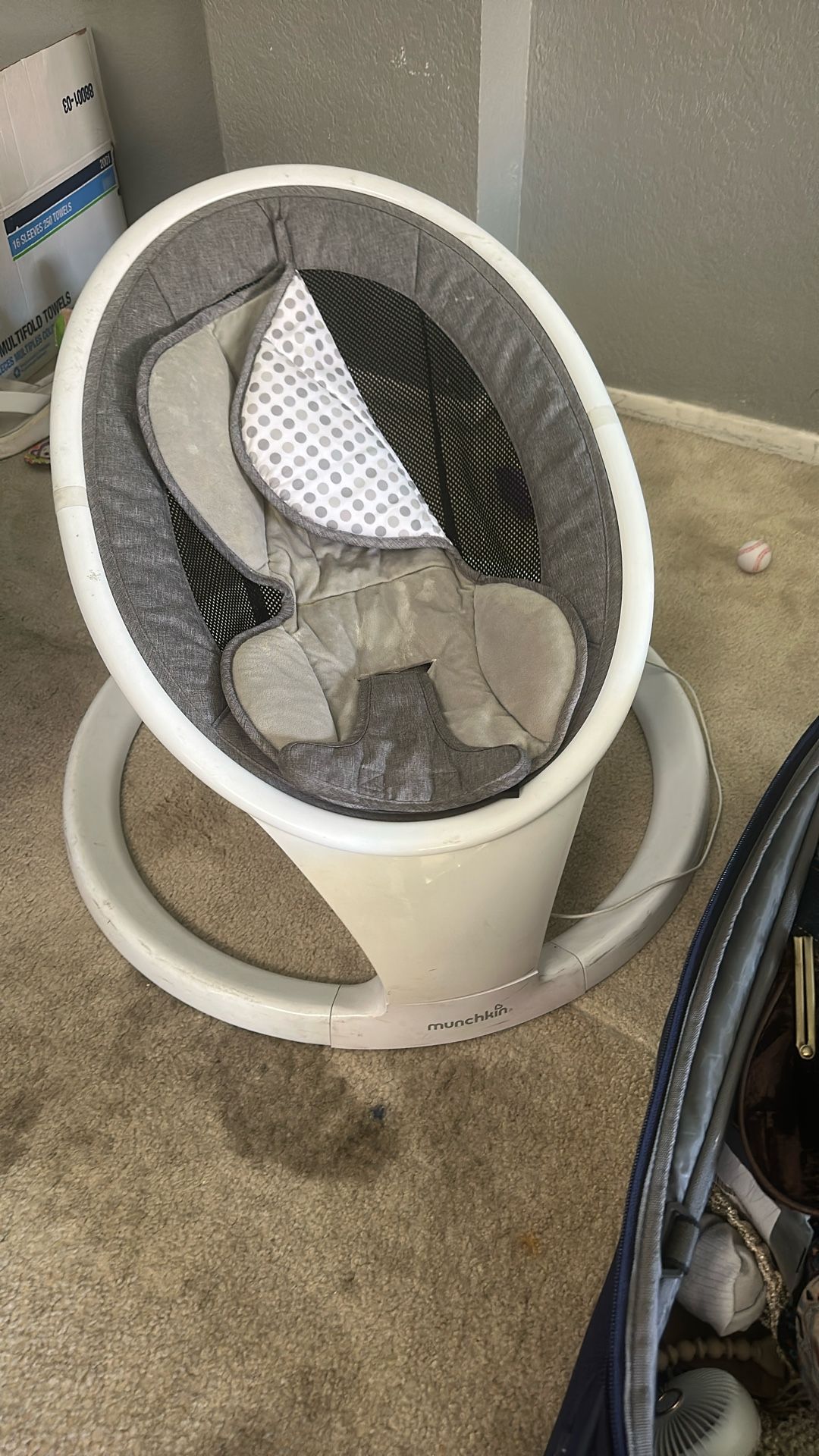 Munchkin Baby Swing With Controller