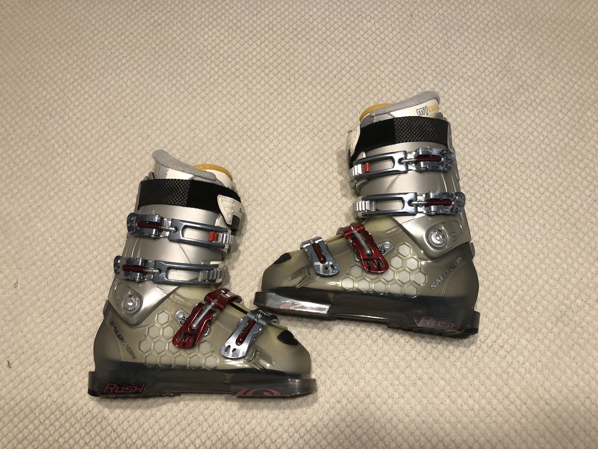 New Salomon Ski Boots Size 7-8 Top Line Performance Other Sizes Available