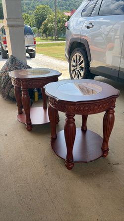 Two nice end tables