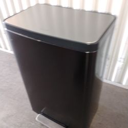 Kohler Step Trash Can 