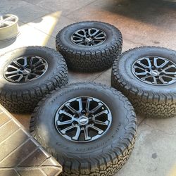 17” FORD RAPTOR WHEELS & 315/70R17 BFGoodrich Tires.