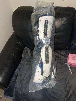 Adjustable leg brace