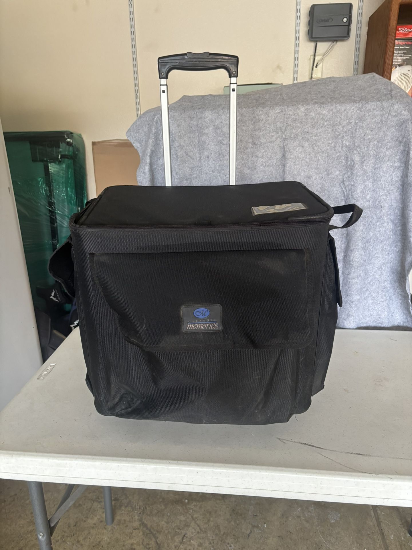 Comlete Scrapbooking Kit And Role Away Carrying Case