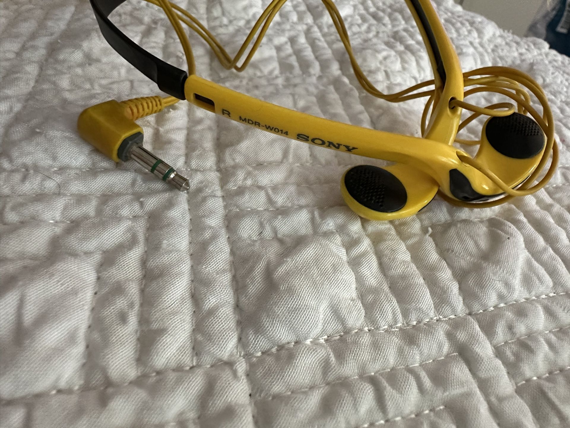Sony Sports Walkman MDR-W014 Yellow Headphones Vintage audio