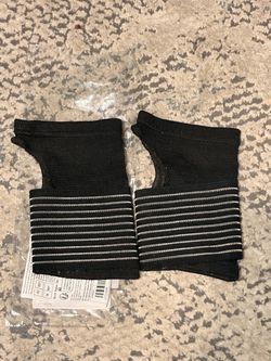 Unisex Compression Elastic Wrist Support Braces Pair of Two Supports and Relieves Pain