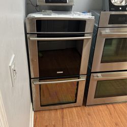 ELECTROLUX DOUBLE OVEN 27” INCHES OPEN BOX SCRATCH AND DENT 