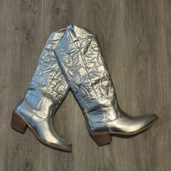 Cowgirl Knee High Wide Calf Boots - Embroidered Chunky Heel Pointed Toe Western