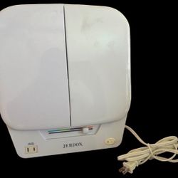 Jerdon Tri-Fold 2-Sided Makeup Mirror with Lights Model JGL9W