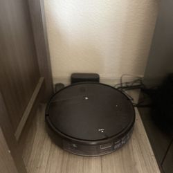 Roomba Vacuum 