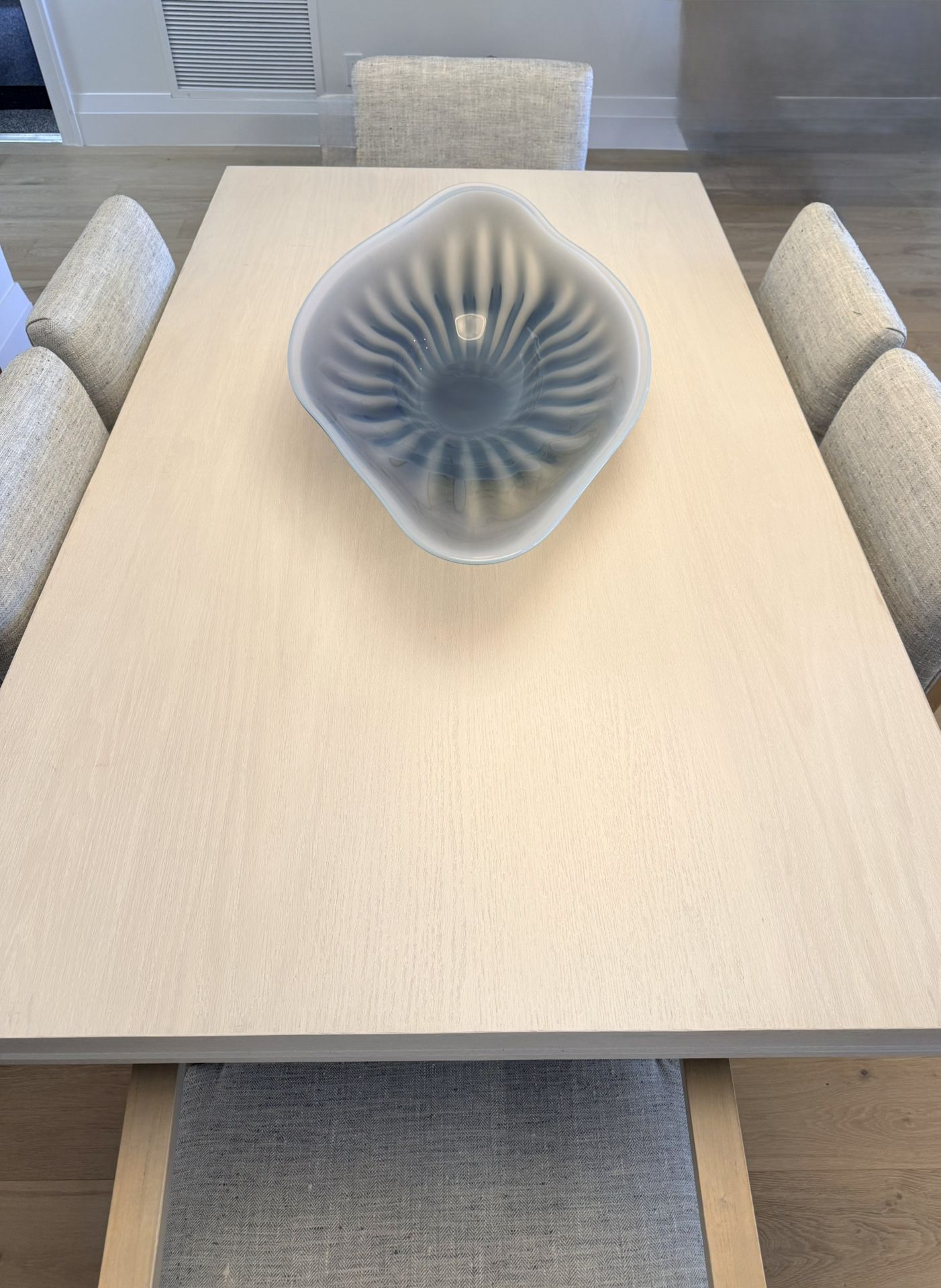 Gorgeous LIKE NEW Solid Wood dining table and chairs