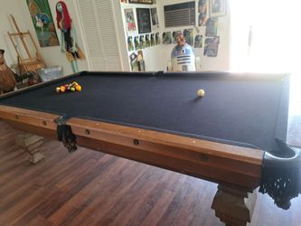 9 foot pool table with accessories