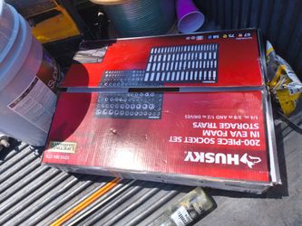 Husky 200 piece socket set in eva foam storage tray