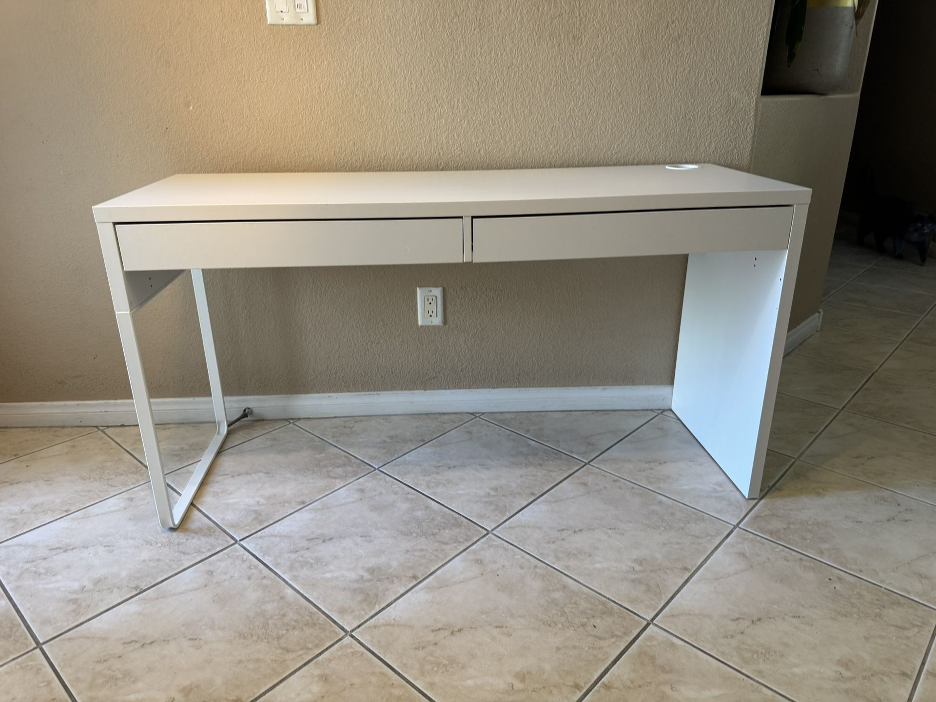 White Desk IKEA MICKE