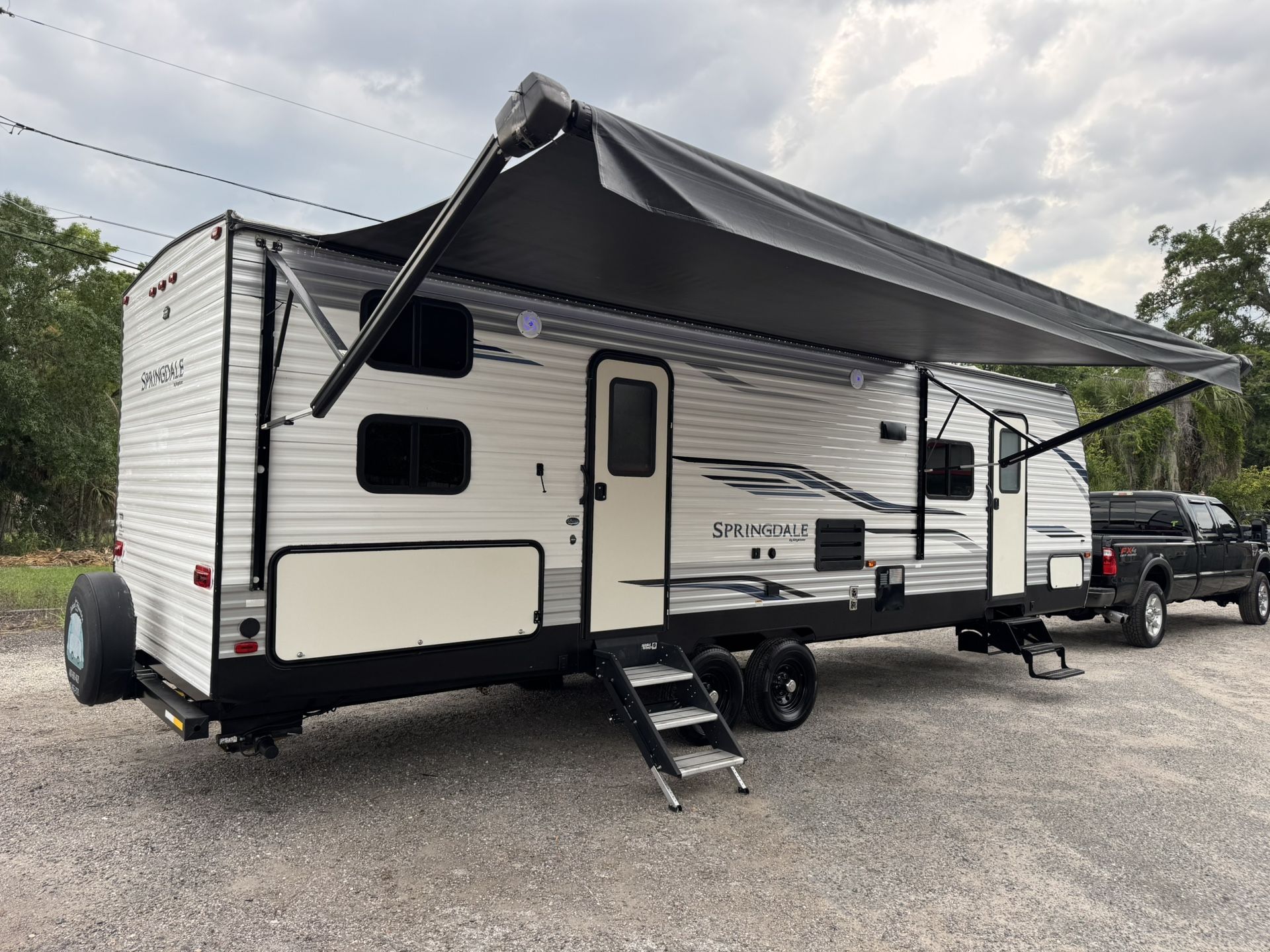 2020 Springdale By Keystone 32 feet 28 ft living space