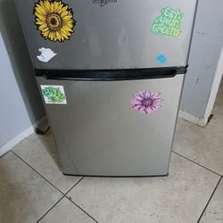 3 Cuft Dorm Fridge And Freezer