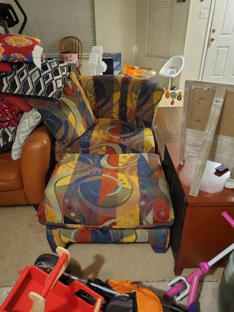 Tutti Frutti Living Room Chair And Ottoman 