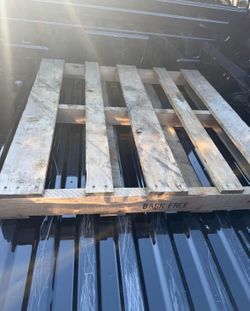 Pallet. - free
