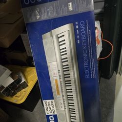Casio WK 200 76Key Electronic Keyboard 