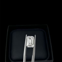 Lab-grown Certified Emerald Shape Diamond 