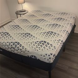 Hybrid Memory Foam Mattress with Adjustable Bed Frame. 