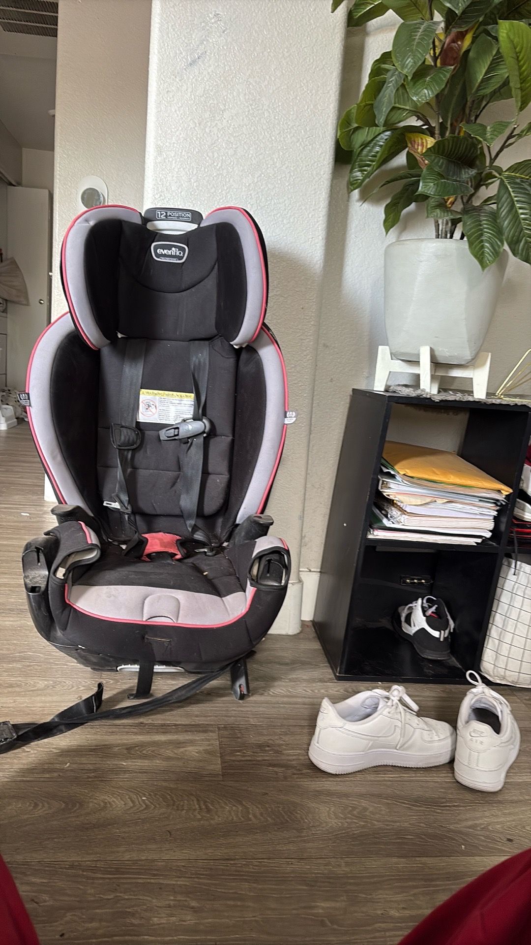 Toddler Pink and Black Carseat